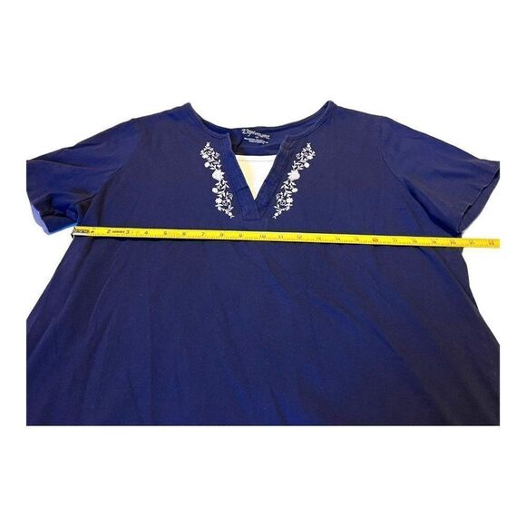 Southern Expressions Navy Blue Women’s 1X Floral Embroidered Neckline Tshirt - Picture 4 of 6